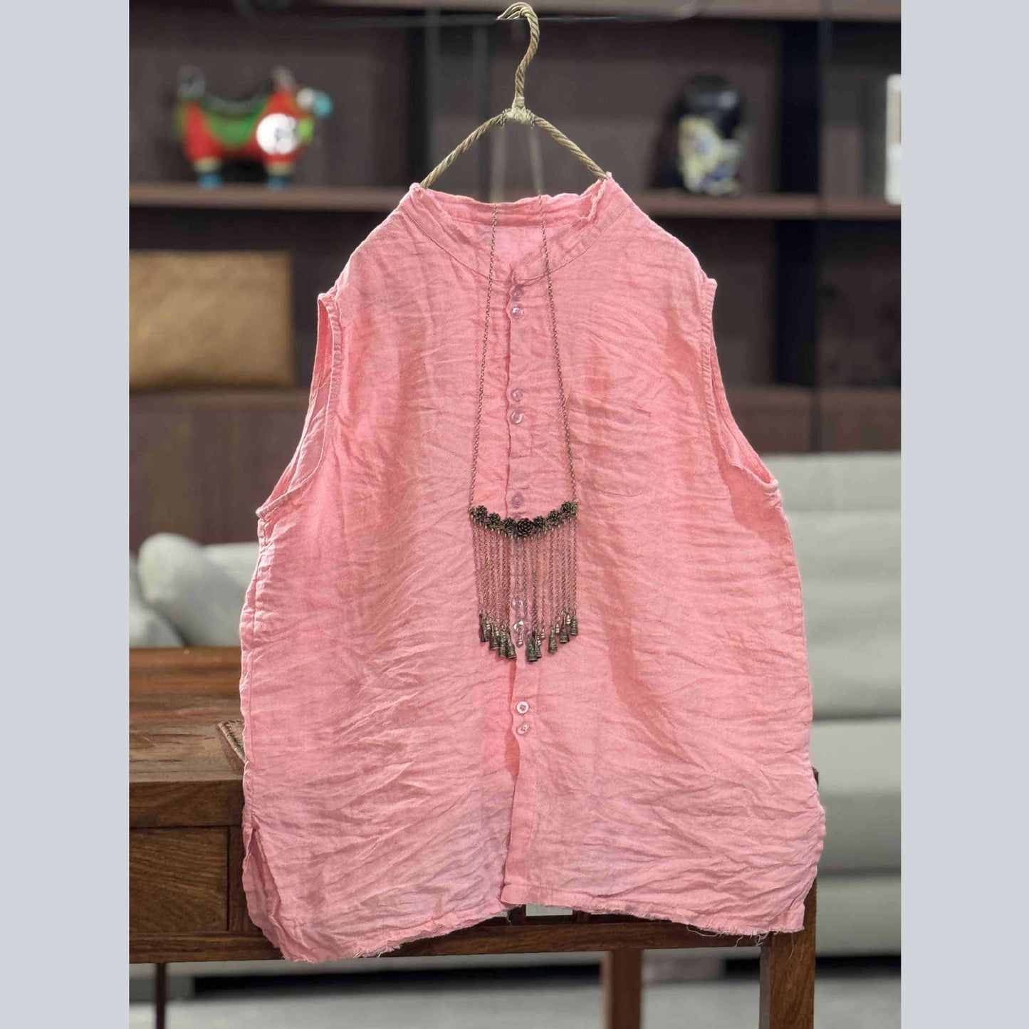 Natural linen vest with breathable and soft feel